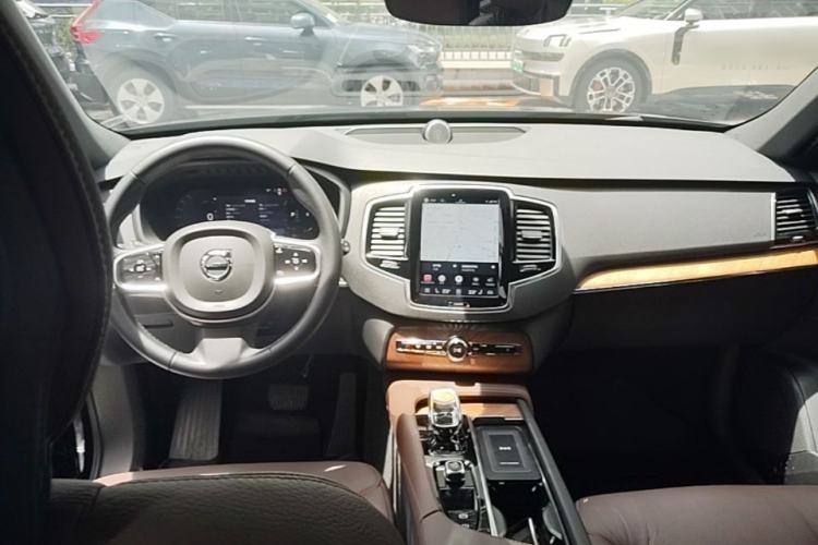 Used Volvo XC90 2023 B6 Zhiyi Luxury Edition 7-Seater Center Console