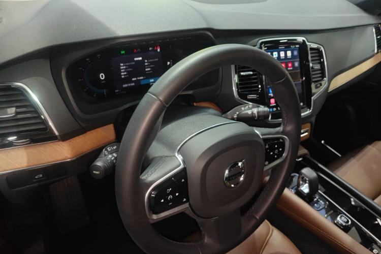 Used Volvo XC90 2023 B6 Zhiyi Luxury Edition 7-Seater Center Console