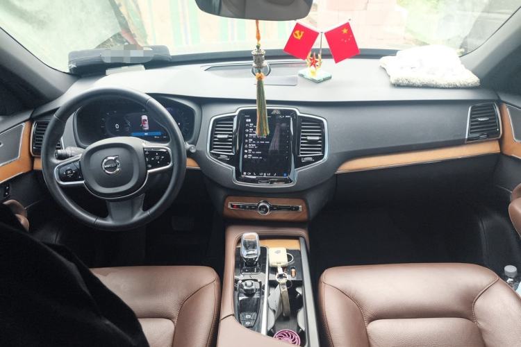 Used Volvo XC90 2023 B6 Zhiyi Luxury Edition 7-Seater Center Console