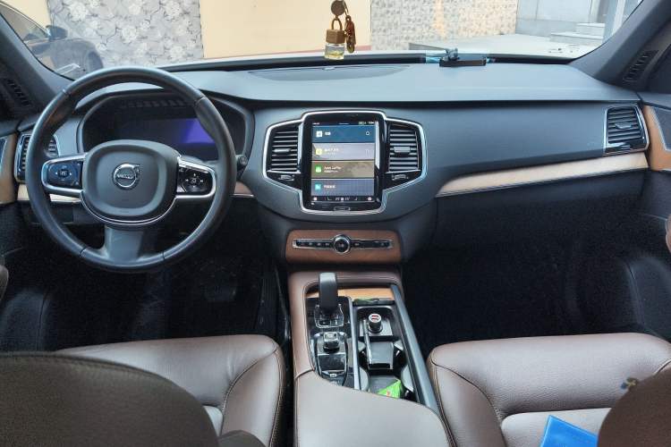 Used Volvo XC90 2023 B6 Zhiyi Luxury Edition 7-Seater Center Console