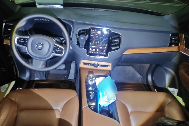 Used Volvo XC90 2023 B6 Zhiyi Luxury Edition 7-Seater Center Console