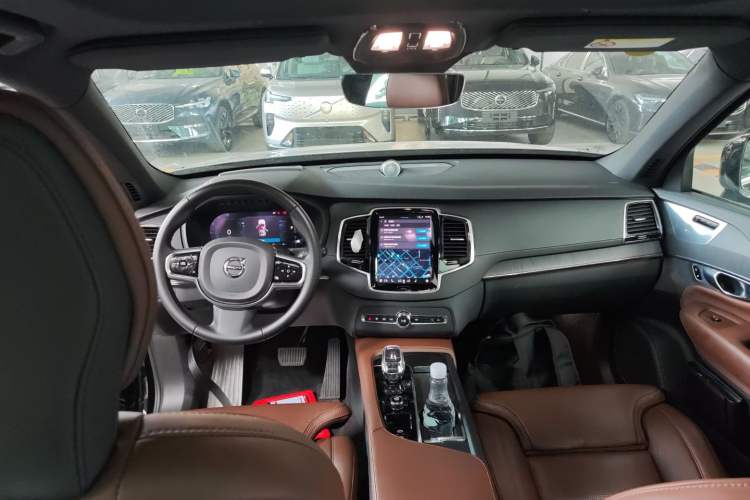 Used Volvo XC90 2023 B6 Zhiya Luxury 7-Seater Center Console