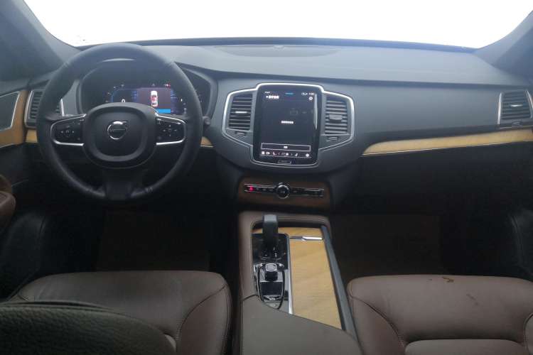 Used Volvo XC90 2023 B5 SmartDrive Luxury Edition 5 Seats Center Console
