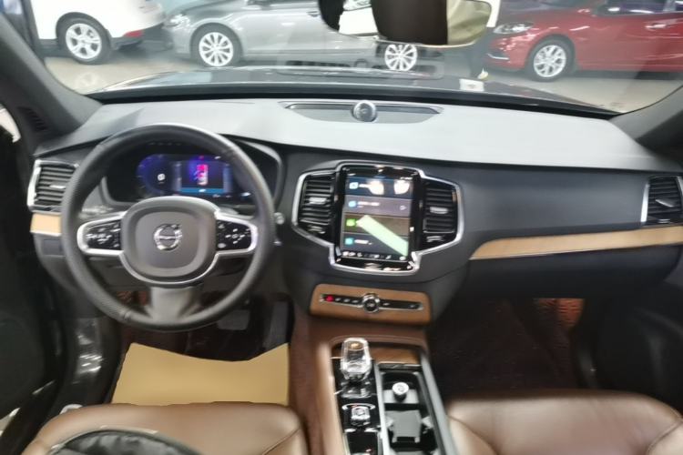 Used Volvo XC90 2023 B6 Zhiyi Luxury Edition 7-Seater Center Console