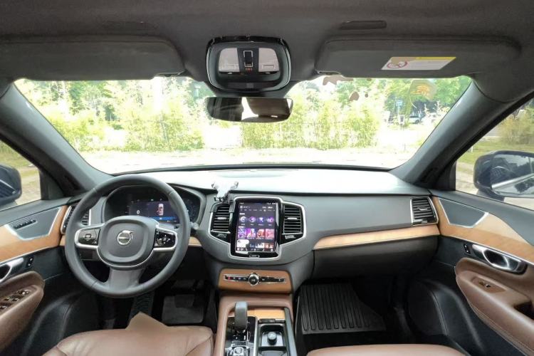 Used Volvo XC90 2023 B6 Zhiyi Luxury Edition 7-Seater Center Console