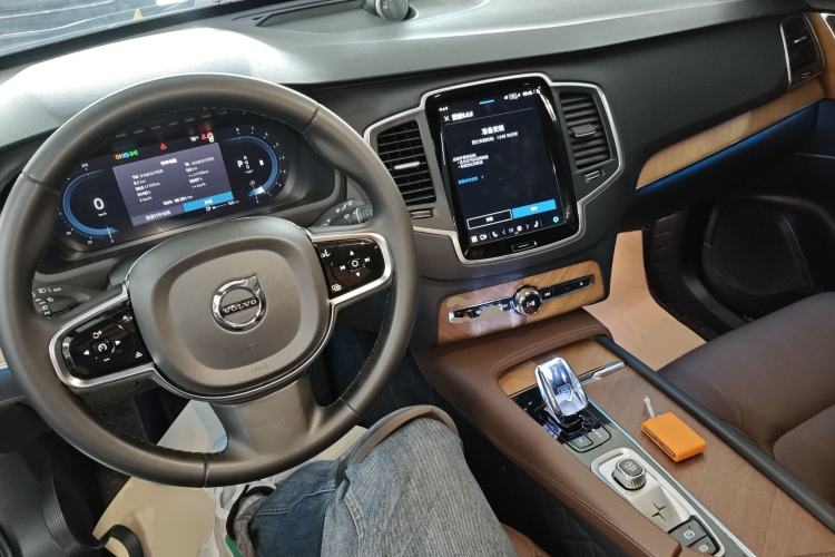 Used Volvo XC90 2023 B5 SmartDrive Luxury Edition 5 Seats Center Console