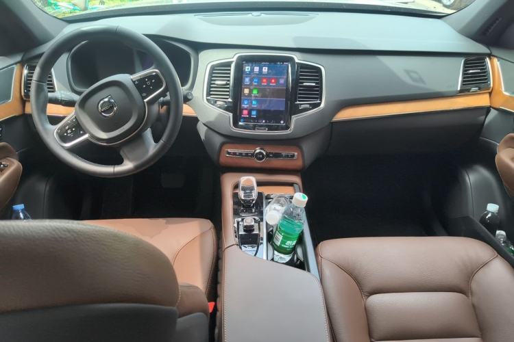 Used Volvo XC90 2023 B6 Zhiyi Luxury Edition 7-Seater Center Console