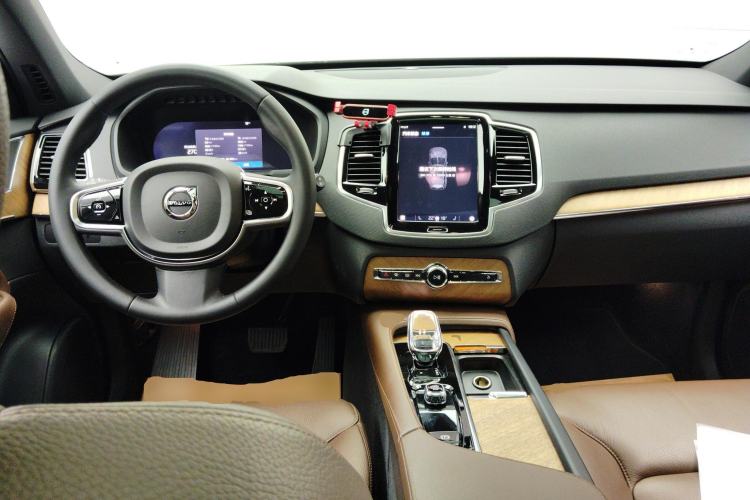 Used Volvo XC90 2023 B6 Zhiyi Luxury Edition 7-Seater Center Console