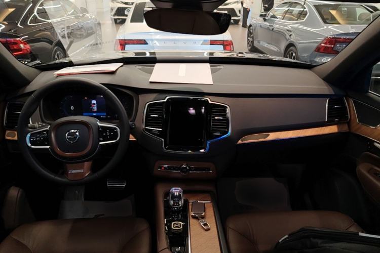 Used Volvo XC90 2023 B6 Zhiyi Luxury Edition 7-Seater Center Console