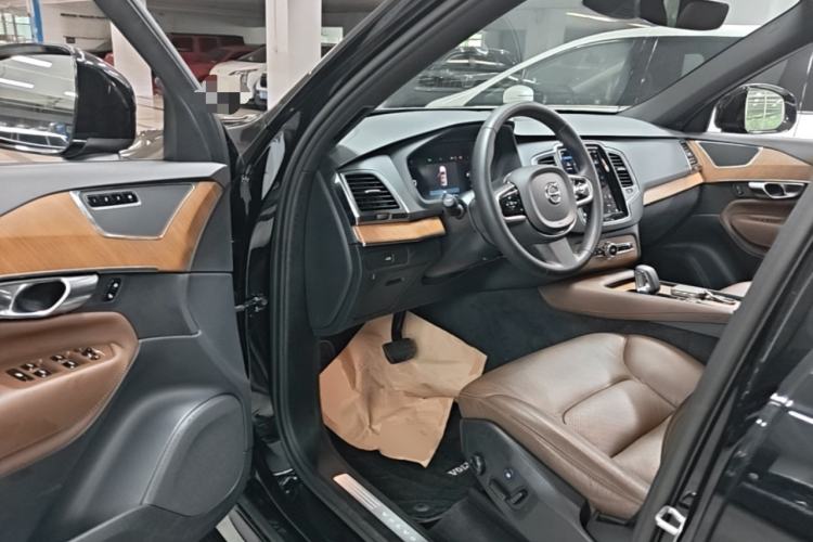 Used Volvo XC90 2023 B5 SmartDrive Luxury Edition 7 Seats Driver Seat