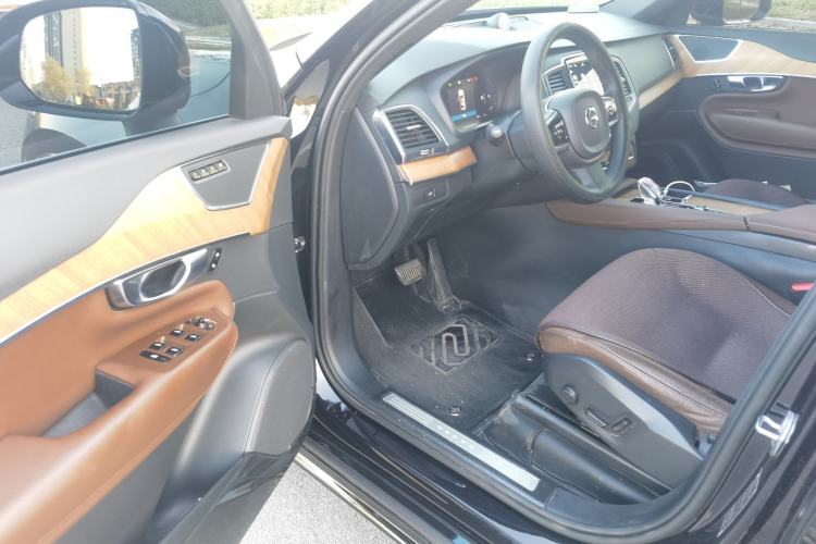 Used Volvo XC90 2023 B5 SmartDrive Luxury Edition 5 Seats Driver Seat