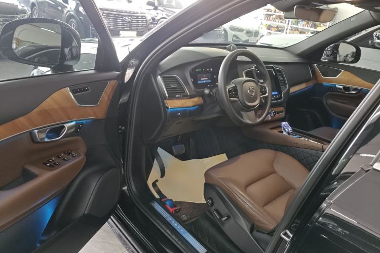 Used Volvo XC90 2023 B5 SmartDrive Luxury Edition 5 Seats Driver Seat