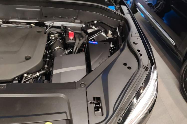 Used Volvo XC90 2023 B6 Zhiyi Luxury Edition 7-Seater Engine Bay Left