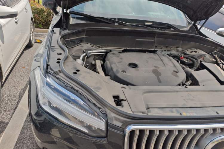 Used Volvo XC90 2023 B6 Zhiya Luxury 7-Seater Engine Bay Right