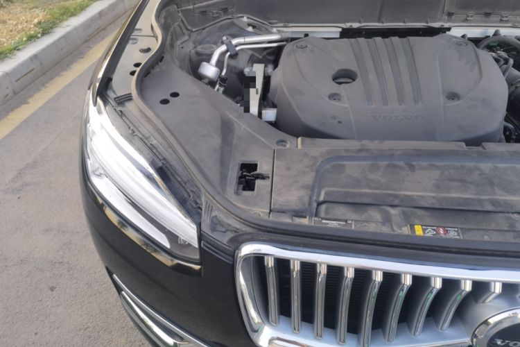 Used Volvo XC90 2023 B5 SmartDrive Luxury Edition 5 Seats Engine Bay Right