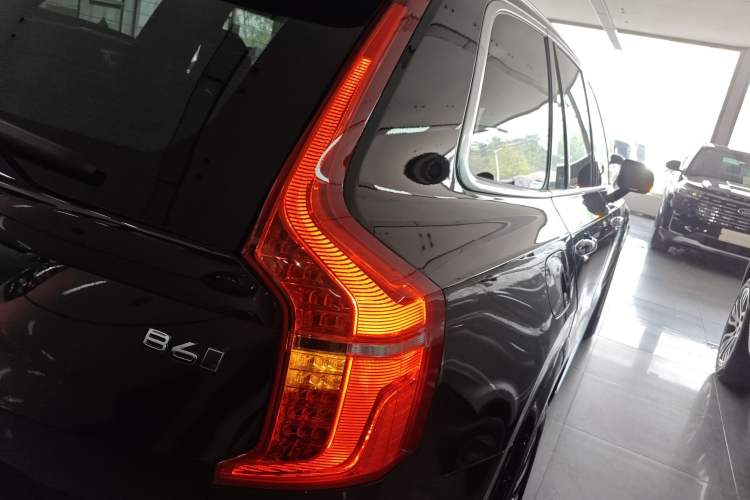 Used Volvo XC90 2023 B5 SmartDrive Luxury Edition 5 Seats Exterior 3