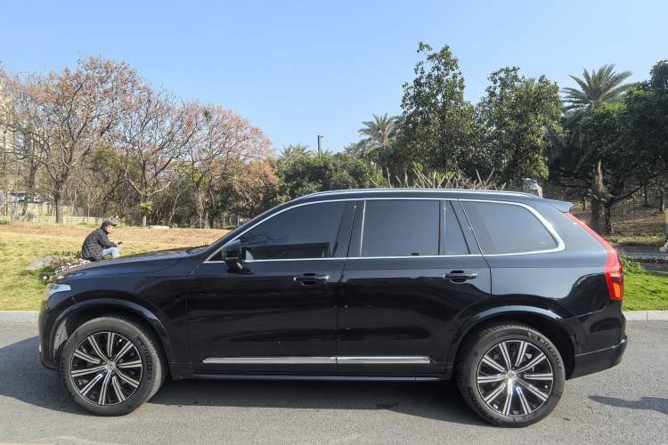 Used Volvo XC90 2023 B5 SmartDrive Luxury Edition 5 Seats Exterior 3