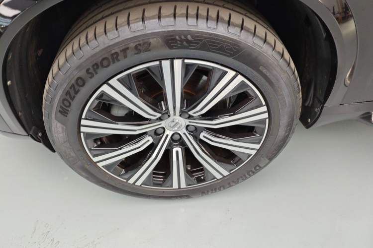 Used Volvo XC90 2023 B6 Zhiyi Luxury Edition 7-Seater Exterior 4