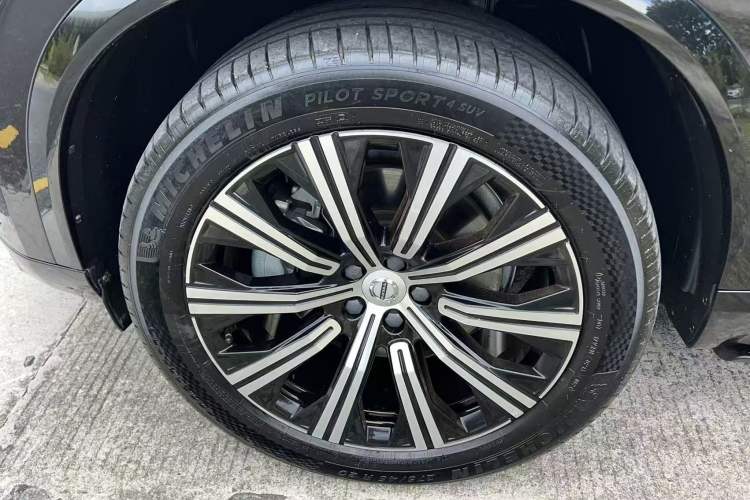 Used Volvo XC90 2023 B6 Zhiyi Luxury Edition 7-Seater Exterior 4