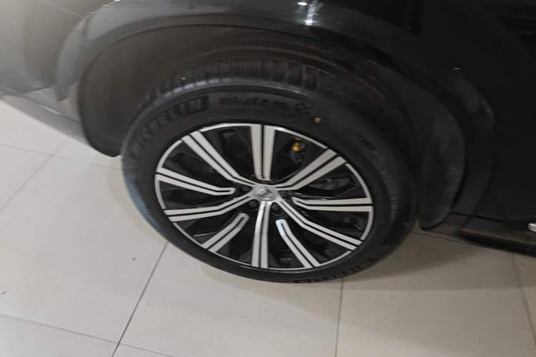 Used Volvo XC90 2023 B5 SmartDrive Luxury Edition 5 Seats Exterior 5