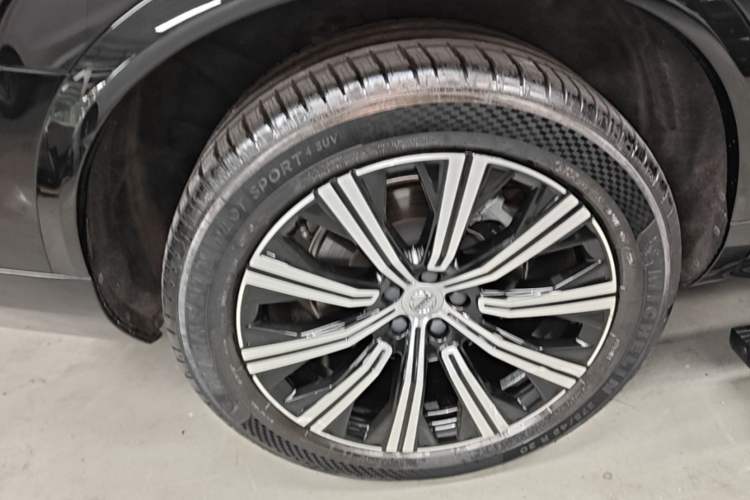 Used Volvo XC90 2023 B5 SmartDrive Luxury Edition 7 Seats Exterior 5