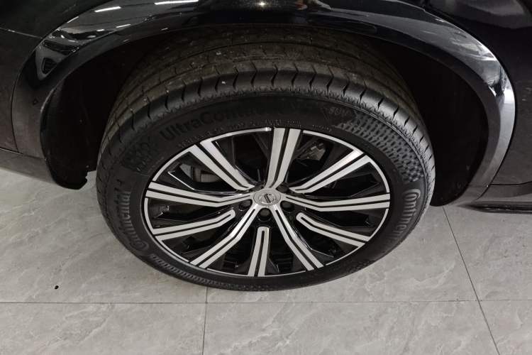 Used Volvo XC90 2023 B5 SmartDrive Luxury Edition 5 Seats Exterior 5
