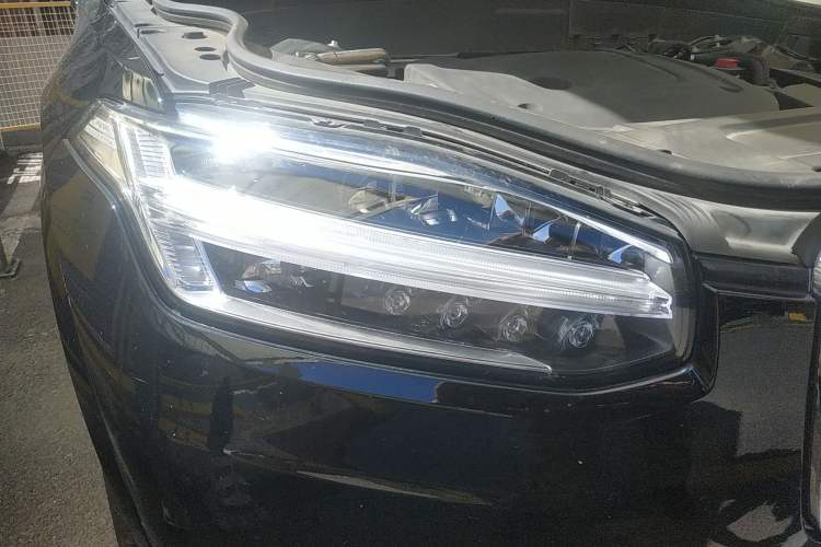Used Volvo XC90 2023 B6 Zhiya Luxury 7-Seater Exterior 6