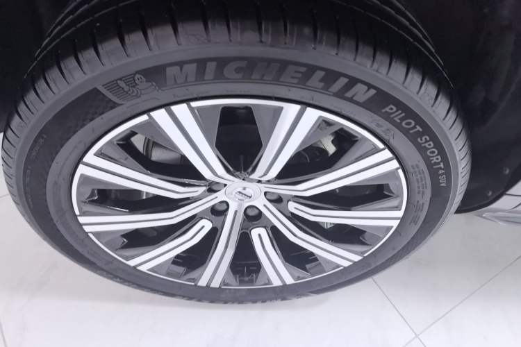 Used Volvo XC90 2023 B6 Zhiya Luxury 7-Seater Exterior 8
