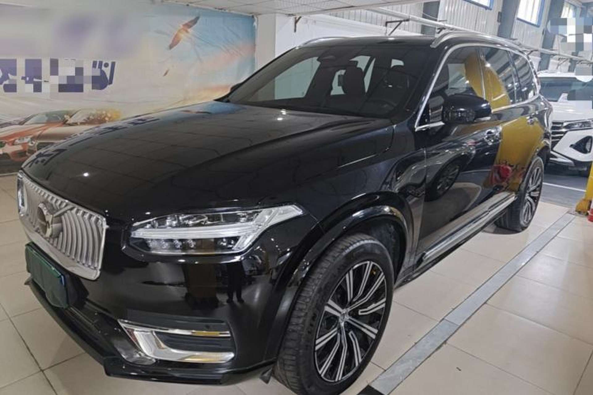 Used Volvo XC90 2023 B5 SmartDrive Luxury Edition 5 Seats Front Left 45 Deg