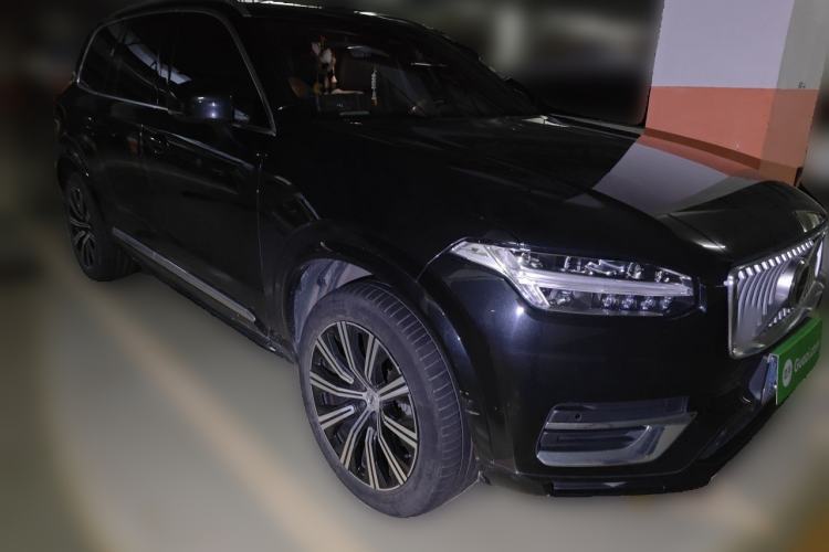 Used Volvo XC90 2023 B5 SmartDrive Luxury Edition 5 Seats Front Right 45 Deg