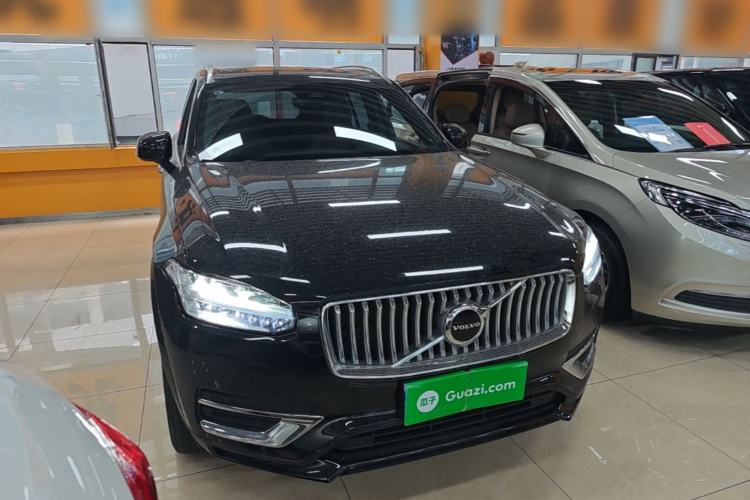 Used Volvo XC90 2023 B6 Zhiyi Luxury Edition 7-Seater Front Right 45 Deg
