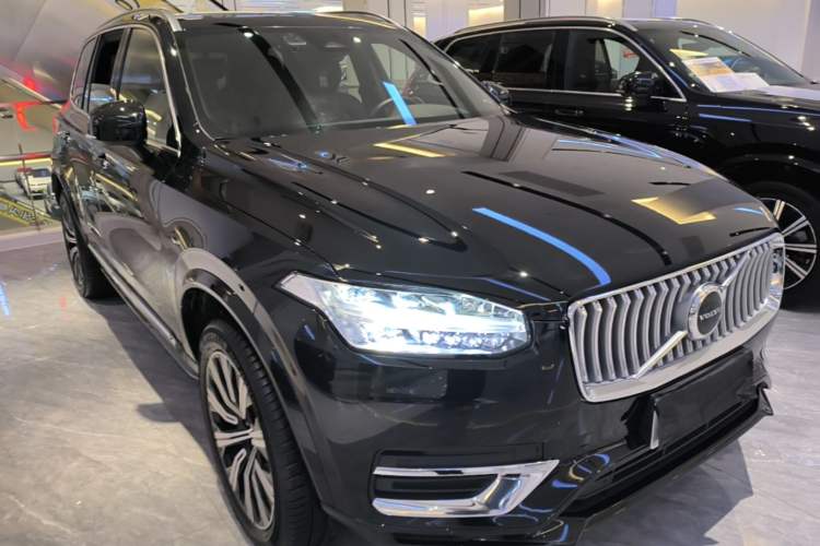 Used Volvo XC90 2023 B5 SmartDrive Luxury Edition 7 Seats Front Right 45 Deg