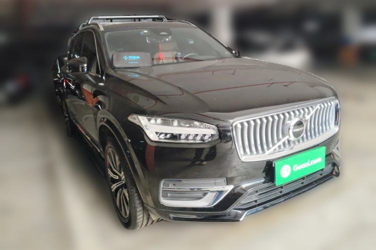 Used Volvo XC90 2023 B5 SmartDrive Luxury Edition 5 Seats Front Right 45 Deg