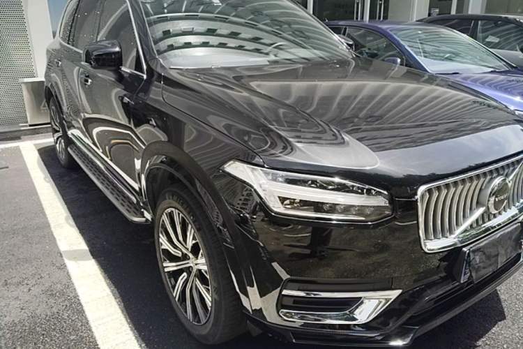 Used Volvo XC90 2023 B6 Zhiyi Luxury Edition 7-Seater Front Right 45 Deg