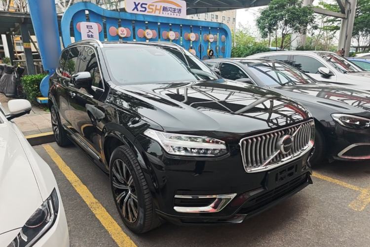 Used Volvo XC90 2023 B5 SmartDrive Luxury Edition 7 Seats Front Right 45 Deg