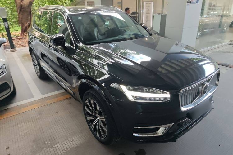 Used Volvo XC90 2023 B6 Zhiya Luxury 7-Seater Front Right 45 Deg