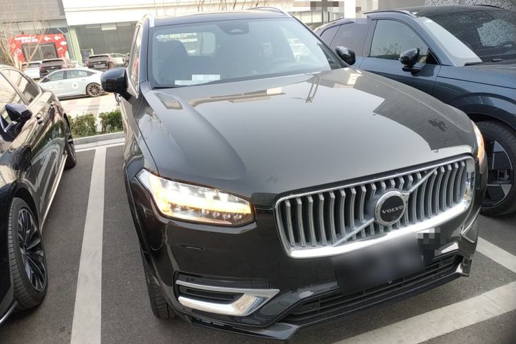 Used Volvo XC90 2023 B6 Zhiya Luxury 7-Seater Front Right 45 Deg
