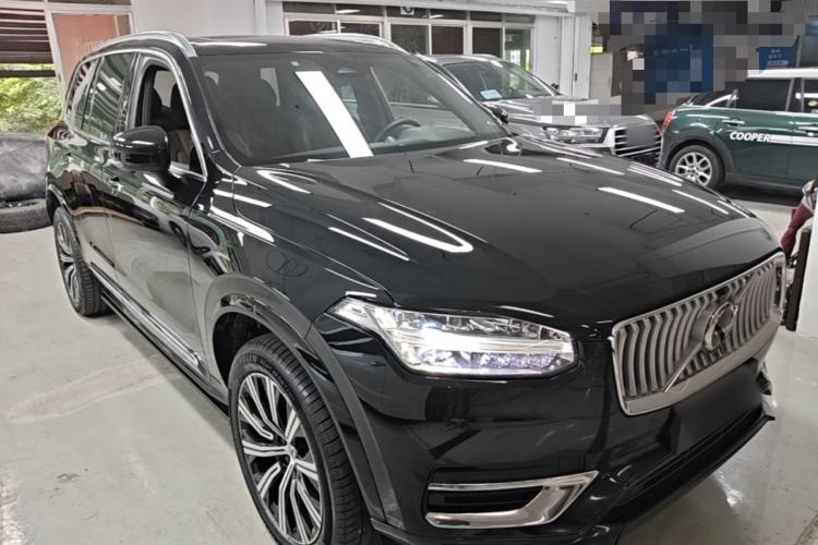 Used Volvo XC90 2023 B5 SmartDrive Luxury Edition 7 Seats Front Right 45 Deg