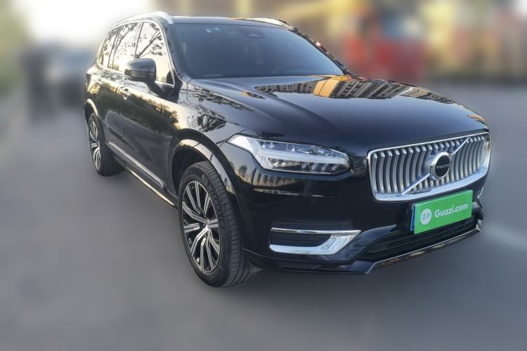 Used Volvo XC90 2023 B5 SmartDrive Luxury Edition 5 Seats Front Right 45 Deg