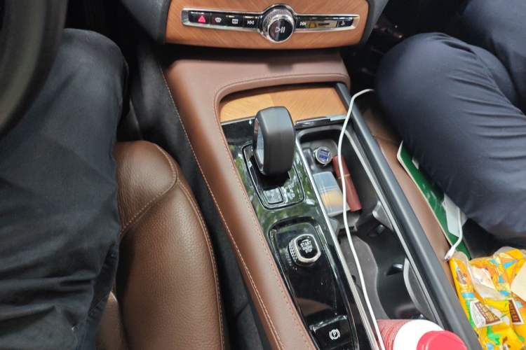 Used Volvo XC90 2023 B6 Zhiyi Luxury Edition 7-Seater Gear Lever