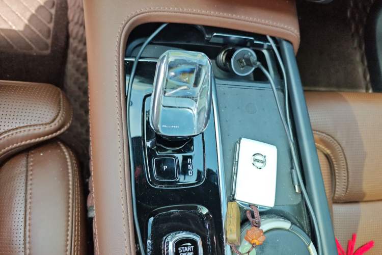 Used Volvo XC90 2023 B6 Zhiya Luxury 7-Seater Gear Lever