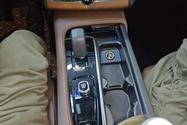 Used Volvo XC90 2023 B6 Zhiyi Luxury Edition 7-Seater Gear Lever