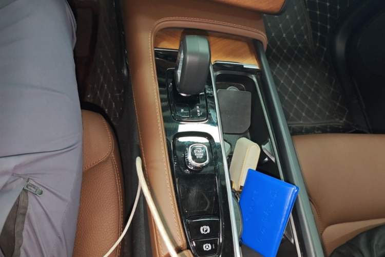 Used Volvo XC90 2023 B6 Zhiyi Luxury Edition 7-Seater Gear Lever