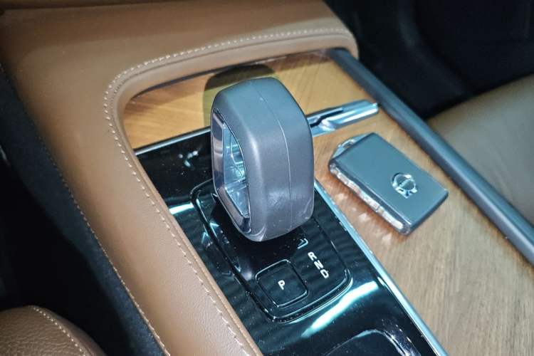 Used Volvo XC90 2023 B6 Zhiyi Luxury Edition 7-Seater Gear Lever