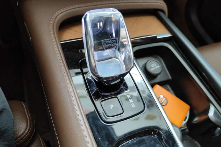 Used Volvo XC90 2023 B5 SmartDrive Luxury Edition 5 Seats Gear Lever