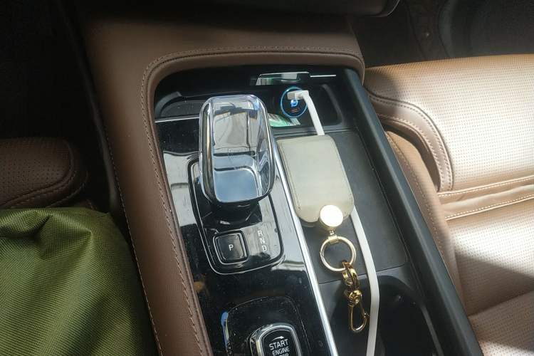 Used Volvo XC90 2023 B6 Zhiya Luxury 7-Seater Gear Lever