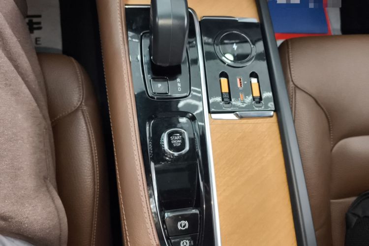 Used Volvo XC90 2023 B6 Zhiyi Luxury Edition 7-Seater Gear Lever