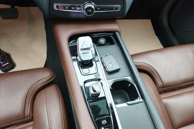 Used Volvo XC90 2023 B6 Zhiya Luxury 7-Seater Gear Lever