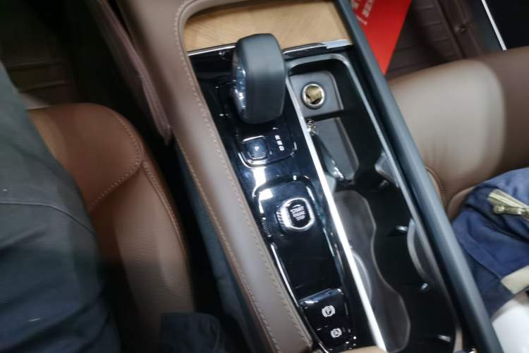 Used Volvo XC90 2023 B6 Zhiyi Luxury Edition 7-Seater Gear Lever