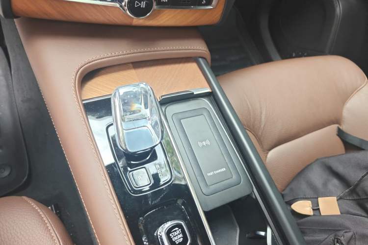 Used Volvo XC90 2023 B6 Zhiyi Luxury Edition 7-Seater Gear Lever